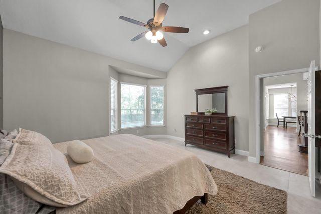 42 E Knightsbridge Drive, The Woodlands, TX 77385