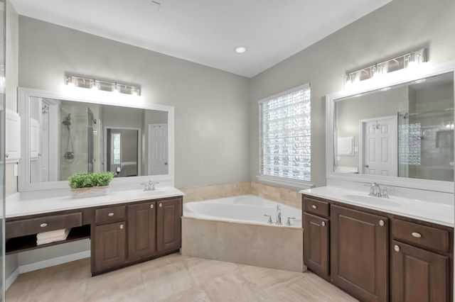 42 E Knightsbridge Drive, The Woodlands, TX 77385