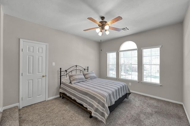 42 E Knightsbridge Drive, The Woodlands, TX 77385