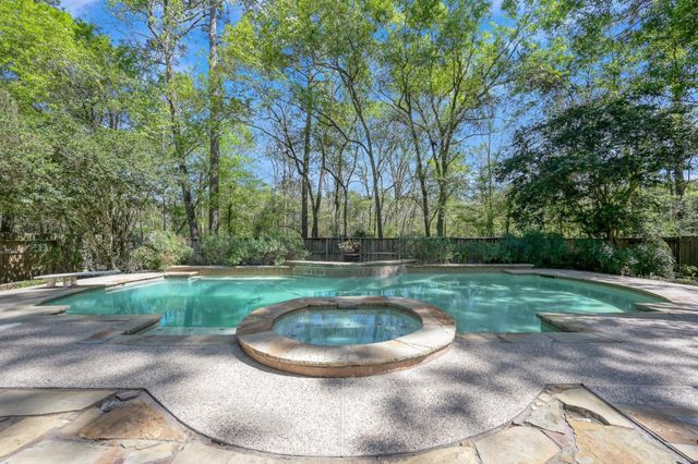 42 E Knightsbridge Drive, The Woodlands, TX 77385