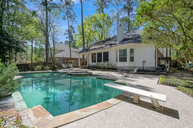 42 E Knightsbridge Drive, The Woodlands, TX 77385