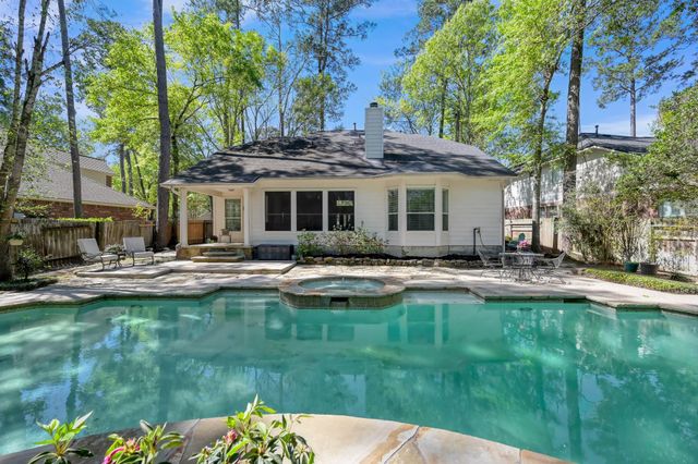 42 E Knightsbridge Drive, The Woodlands, TX 77385