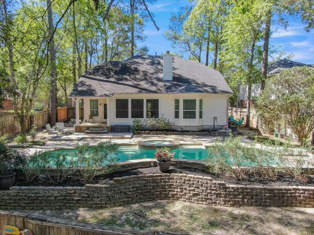 42 E Knightsbridge Drive, The Woodlands, TX 77385