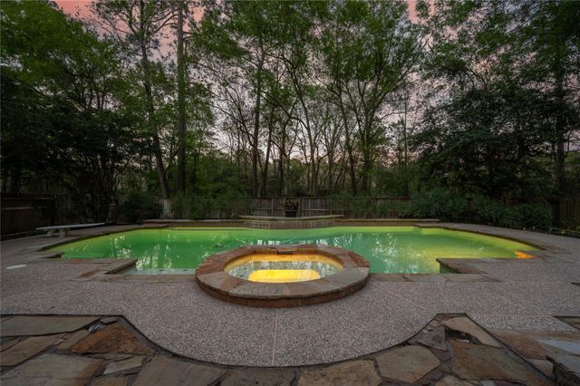 42 E Knightsbridge Drive, The Woodlands, TX 77385