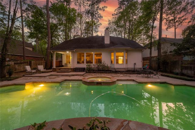 42 E Knightsbridge Drive, The Woodlands, TX 77385