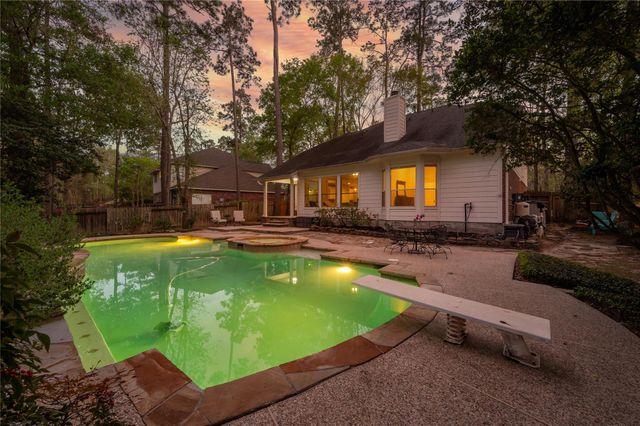 42 E Knightsbridge Drive, The Woodlands, TX 77385