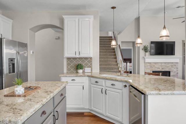 42 E Knightsbridge Drive, The Woodlands, TX 77385