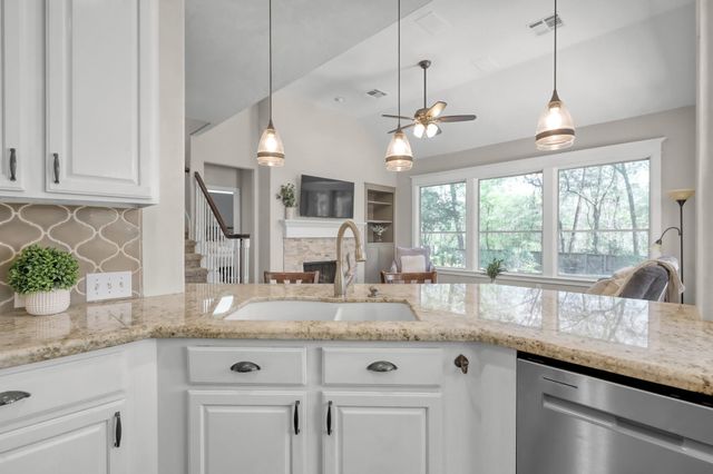 42 E Knightsbridge Drive, The Woodlands, TX 77385