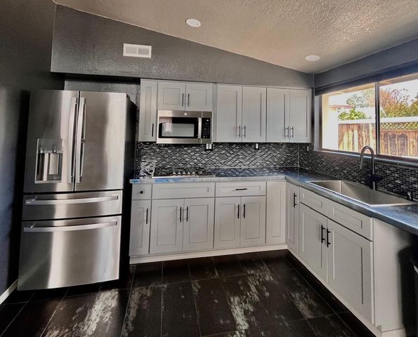 1661 Cheney Ln, Hayward, CA 94545