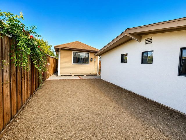 1661 Cheney Ln, Hayward, CA 94545