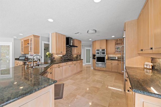 2600 NE 33rd Street, Lighthouse Point, FL 33064