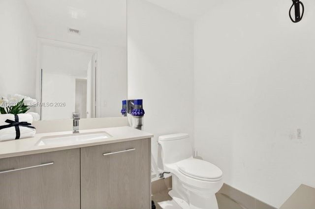 45 SW 9th St 1609, Miami, FL 33130