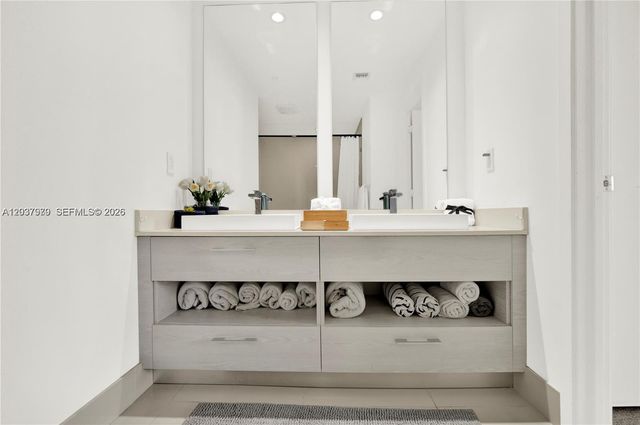 45 SW 9th St 1609, Miami, FL 33130