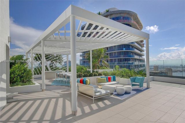 45 SW 9th St 1609, Miami, FL 33130