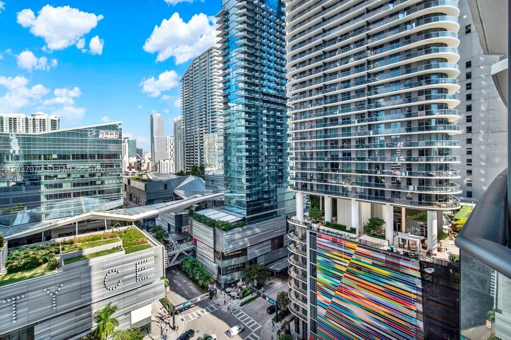 45 SW 9th St 1609, Miami, FL 33130