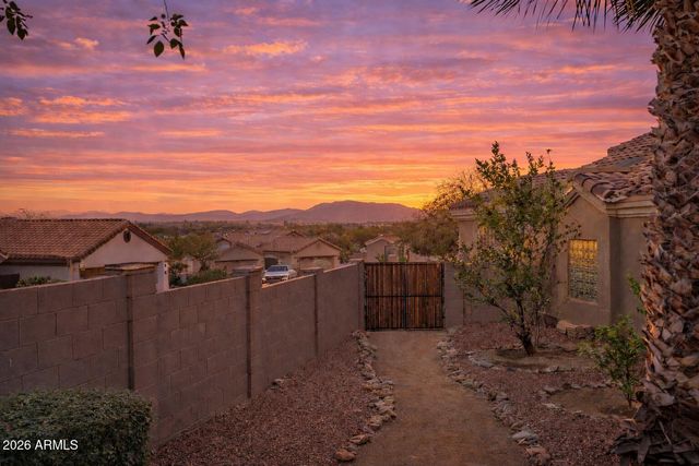 1731 E WALTANN Lane, Phoenix, AZ 85022