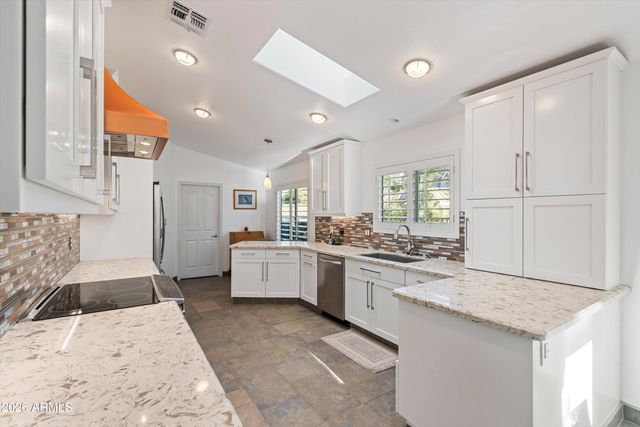 1731 E WALTANN Lane, Phoenix, AZ 85022