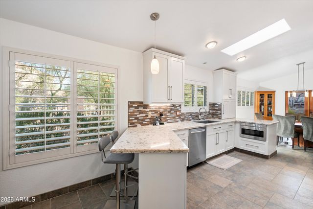 1731 E WALTANN Lane, Phoenix, AZ 85022