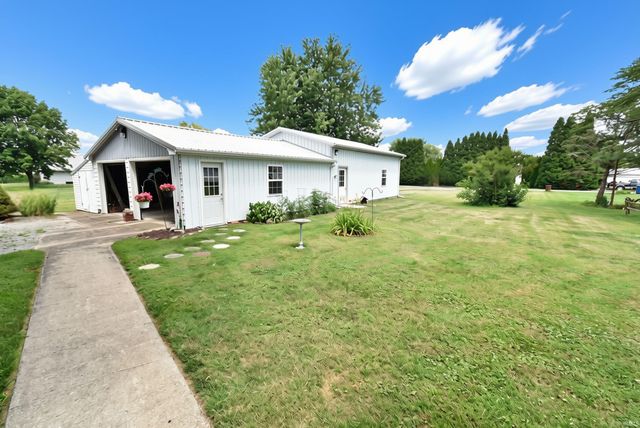 207 E St Rd 352, Boswell, IN 47921