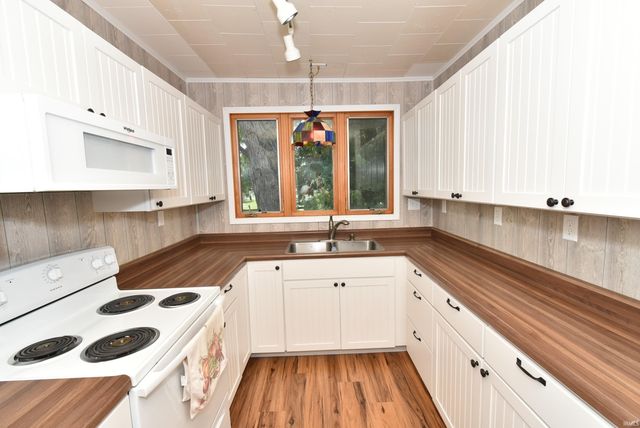 207 E St Rd 352, Boswell, IN 47921