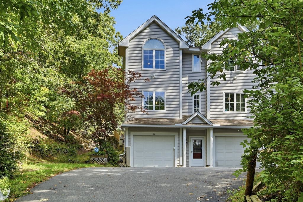 75 Park St A, Ayer, MA 01432