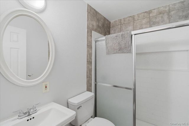 56 Park Lane, Medford, NY 11763