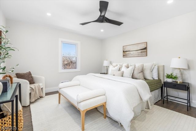 15 Princeton Pl, Clifton City, NJ 07014