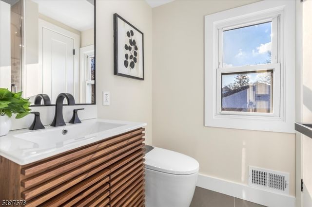 15 Princeton Pl, Clifton City, NJ 07014