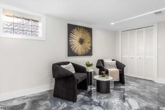 15 Princeton Pl, Clifton City, NJ 07014