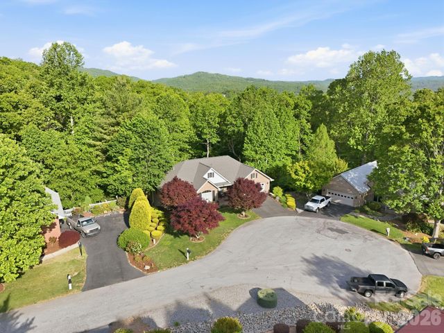 89 Dallas Drive, Hendersonville, NC 28739