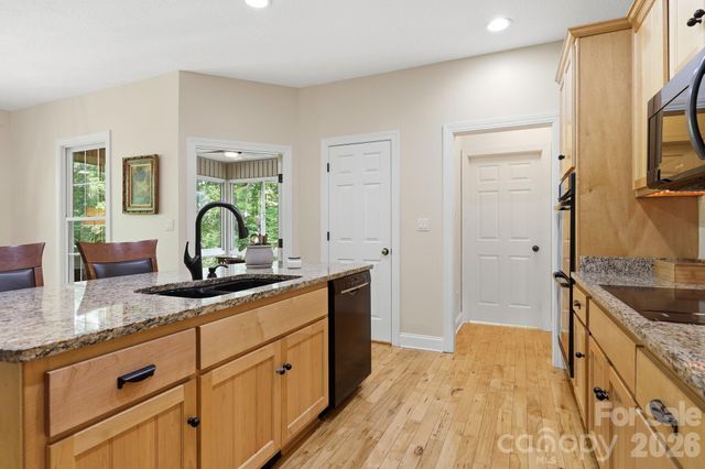 89 Dallas Drive, Hendersonville, NC 28739