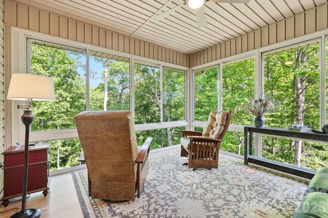 89 Dallas Drive, Hendersonville, NC 28739