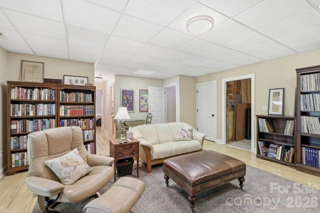 89 Dallas Drive, Hendersonville, NC 28739
