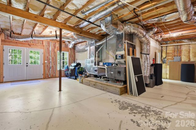 89 Dallas Drive, Hendersonville, NC 28739