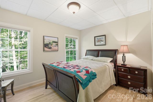 89 Dallas Drive, Hendersonville, NC 28739