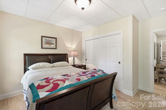 89 Dallas Drive, Hendersonville, NC 28739