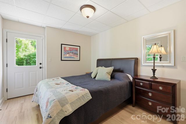 89 Dallas Drive, Hendersonville, NC 28739