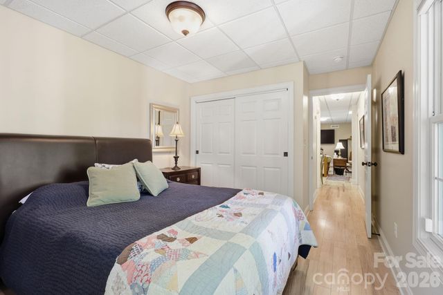 89 Dallas Drive, Hendersonville, NC 28739
