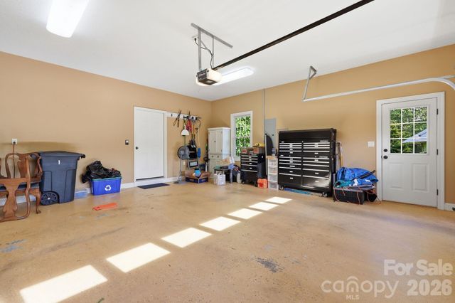 89 Dallas Drive, Hendersonville, NC 28739