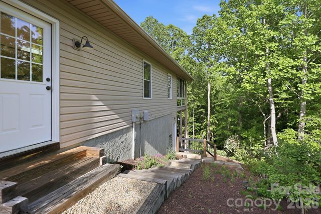 89 Dallas Drive, Hendersonville, NC 28739