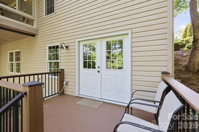 89 Dallas Drive, Hendersonville, NC 28739
