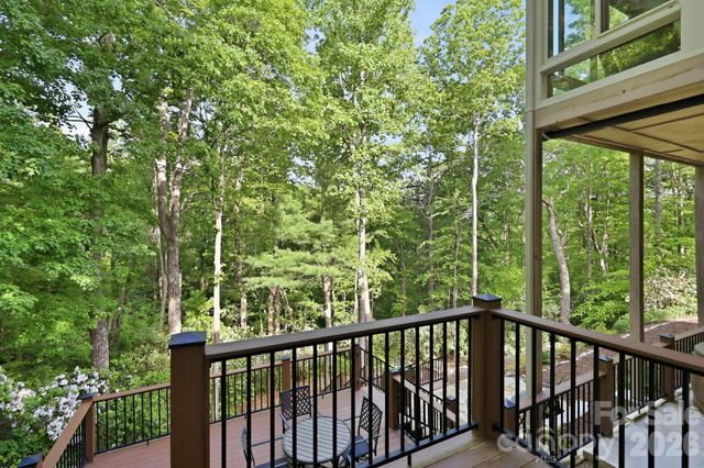 89 Dallas Drive, Hendersonville, NC 28739
