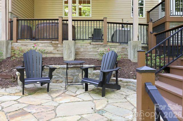 89 Dallas Drive, Hendersonville, NC 28739