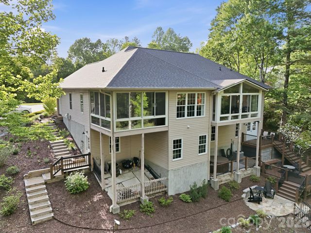 89 Dallas Drive, Hendersonville, NC 28739
