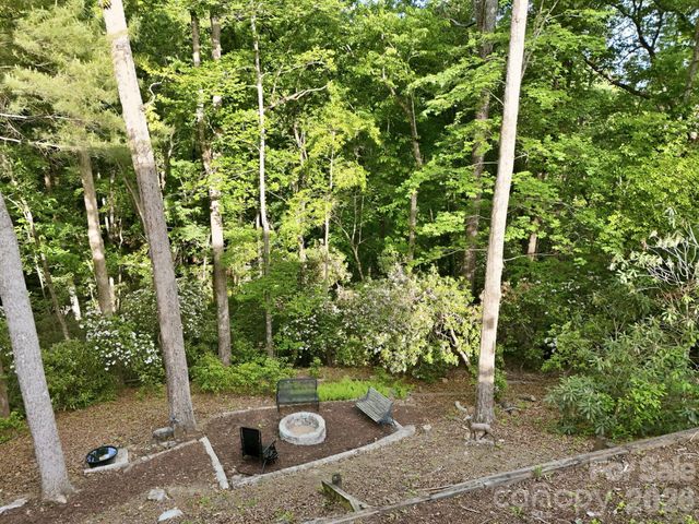 89 Dallas Drive, Hendersonville, NC 28739