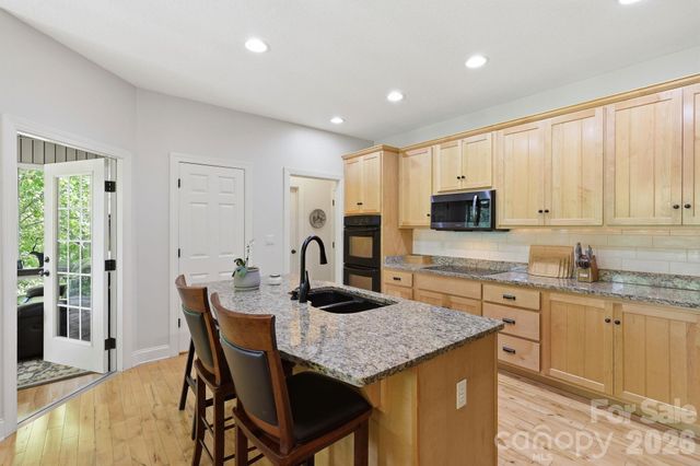 89 Dallas Drive, Hendersonville, NC 28739