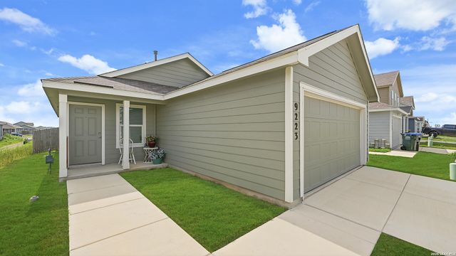 9223 Honey Mesquite, Seguin, TX 78155