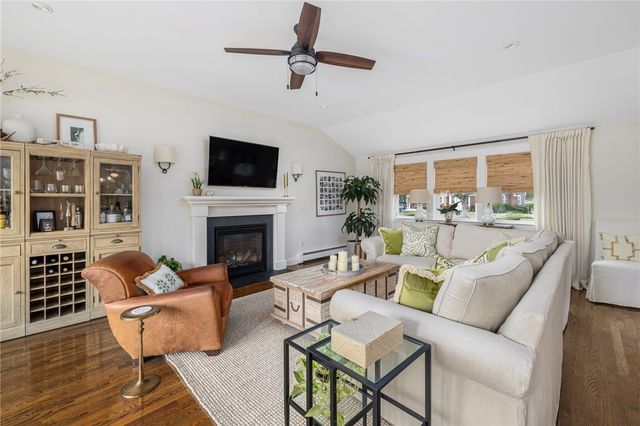 129 Fieldwood Avenue, Seekonk, MA 02771