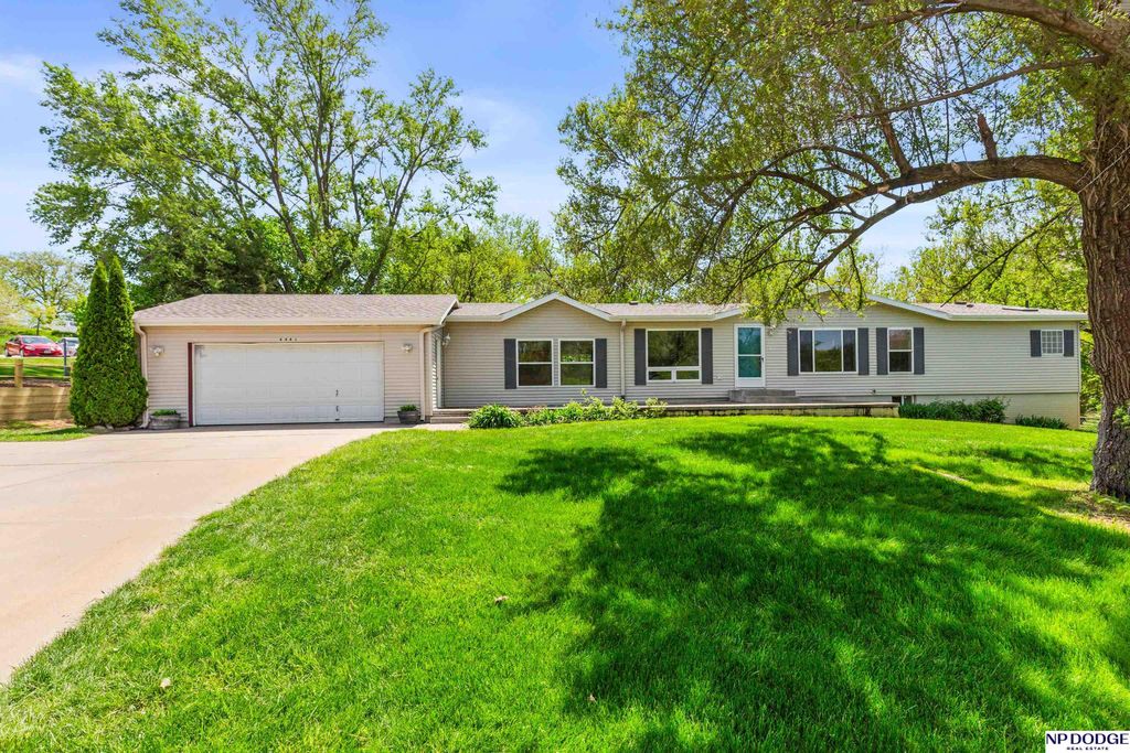 4441 Bernadette Avenue, Bellevue, NE 68147