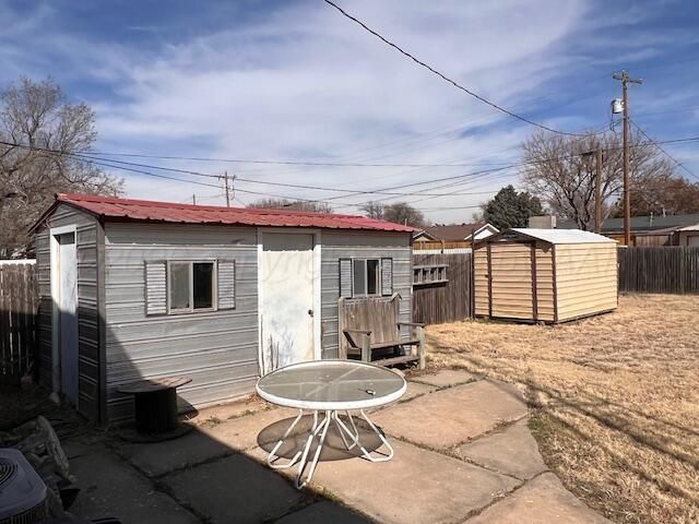 1009 S Dressen Street, Spearman, TX 79081